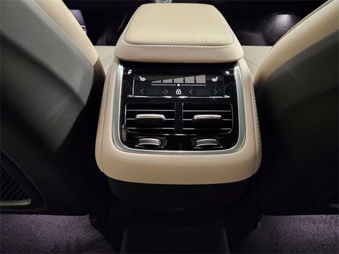 New 2026 Volvo XC90 B6 Plus w/ Protection Package Premier image 31