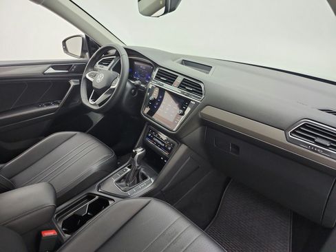 Used 2022 Volkswagen Tiguan SE FWD image 21