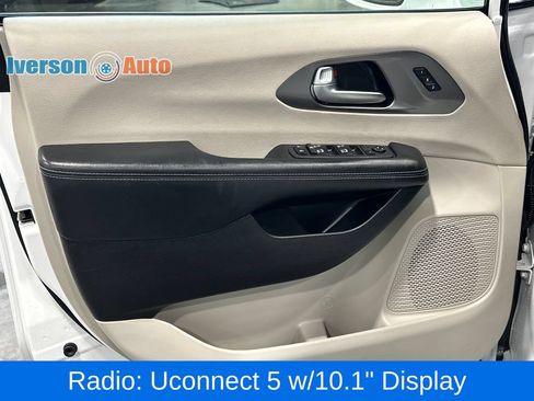 Used 2022 Chrysler Pacifica Touring-L FWD image 15