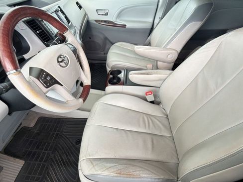 Used 2013 Toyota Sienna Limited w/ Premium Pkg FWD image 23