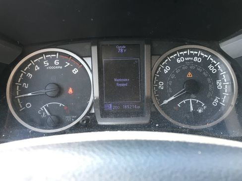 Used 2016 Toyota Tacoma SR5 w/ SR5 Appearance Package (SN) RWD image 2