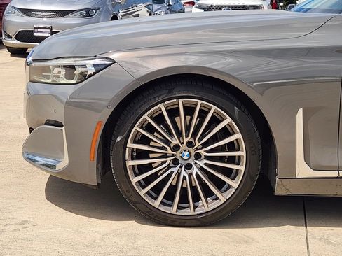 Used 2022 BMW 740i w/ Premium Package RWD image 9