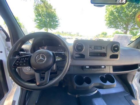 Used 2023 Mercedes-Benz Sprinter 2500 image 13