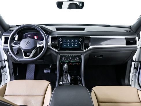 Used 2022 Volkswagen Atlas Cross Sport SE image 17