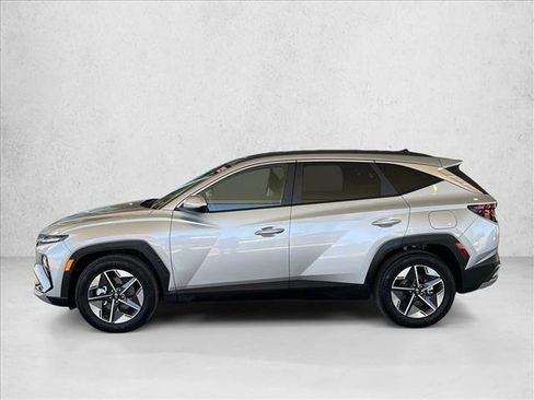 Used 2025 Hyundai Tucson SEL FWD image 2
