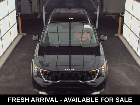 Used 2024 Kia Sorento S w/ Panoramic Sunroof Package image 2