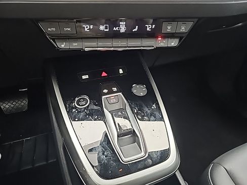 Used 2024 Audi Q4 e-tron Prestige image 6