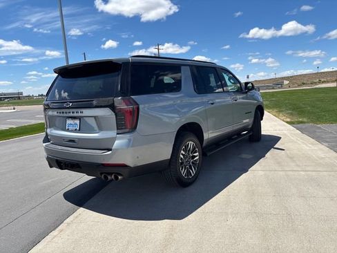 Certified 2025 Chevrolet Suburban Z71 AWD/4WD image 3