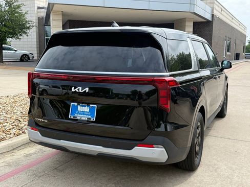 Used 2025 Kia Carnival image 8