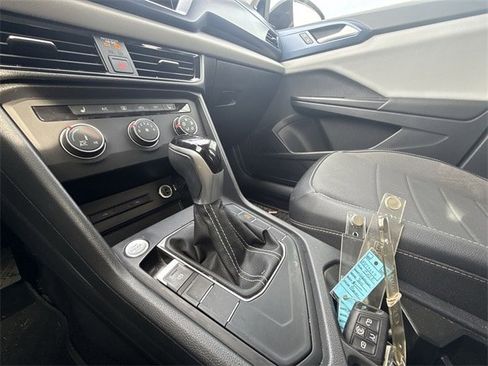 Used 2022 Volkswagen Taos SE image 19