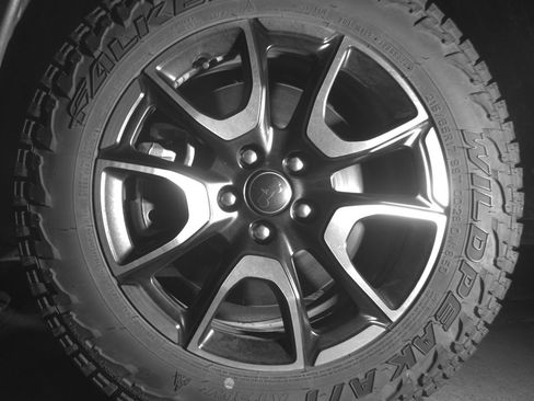 Used 2025 Jeep Compass Trailhawk image 11