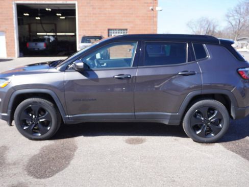 Used 2021 Jeep Compass Latitude image 2
