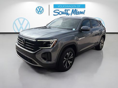 Certified 2024 Volkswagen Atlas Cross Sport SE FWD image 3