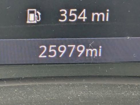 Used 2023 GMC Terrain SLT w/ Infotainment Package II image 16