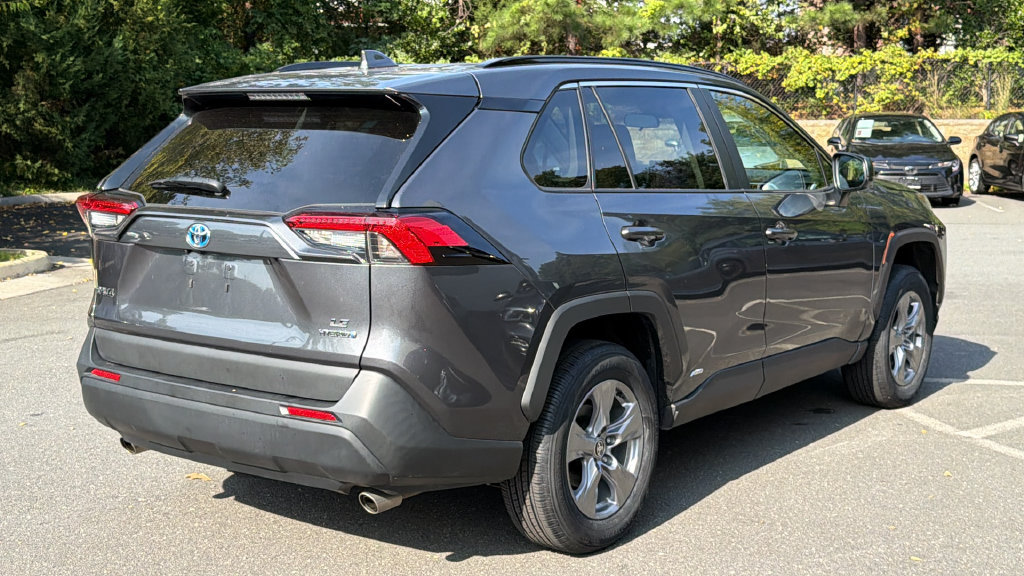 Used 2024 Toyota RAV4 LE AWD/4WD image 4