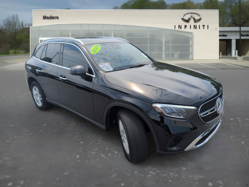 Used 2025 Mercedes-Benz GLC 300 4MATIC image 2