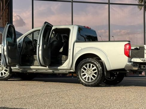 Used 2013 Nissan Frontier SL w/ Moonroof Pkg AWD/4WD image 29