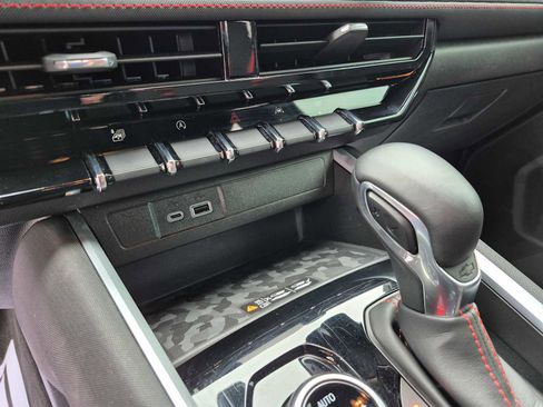 Used 2023 Chevrolet Colorado Z71 w/ Z71 Convenience Package 2 image 22