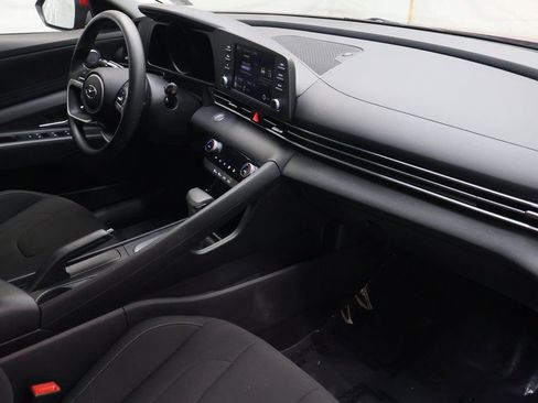 Used 2023 Hyundai Elantra SEL image 10