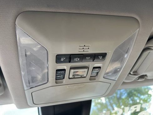 Used 2019 Toyota RAV4 XLE Premium FWD image 27