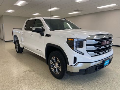 Used 2023 GMC Sierra 1500 SLE AWD/4WD image 3