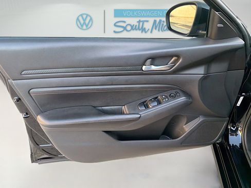 Used 2020 Nissan Altima 2.5 SR w/ Premium Package image 19