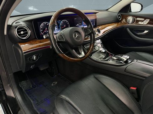 Certified 2018 Mercedes-Benz E 300 4MATIC image 4