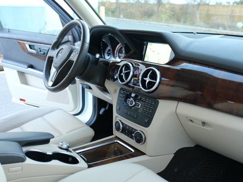Used 2015 Mercedes-Benz GLK 350 GLK 350 4MATIC AWD 4dr SUV image 29
