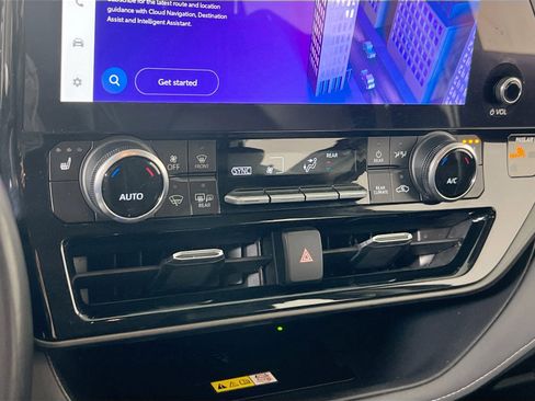 Used 2023 Toyota Highlander XLE image 16