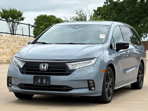 Used 2023 Honda Odyssey Sport image 3