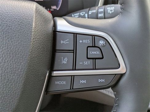 Used 2024 Toyota Highlander Platinum image 29