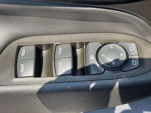 Used 2023 Chevrolet Equinox LT image 23