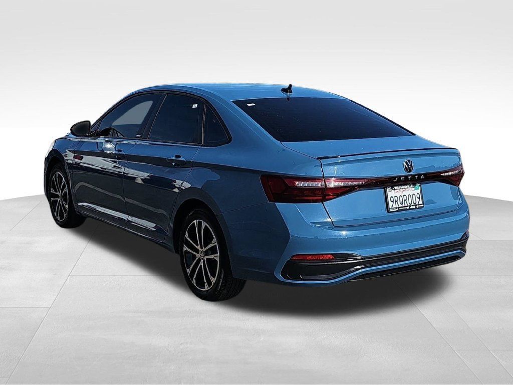 Used 2025 Volkswagen Jetta Sport FWD image 5