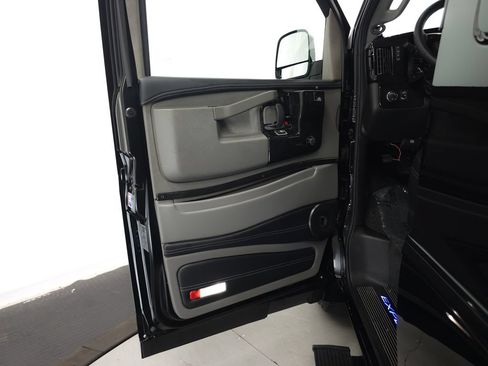 Used 2026 Chevrolet Express 2500 Extended w/ Driver Convenience Package RWD image 5
