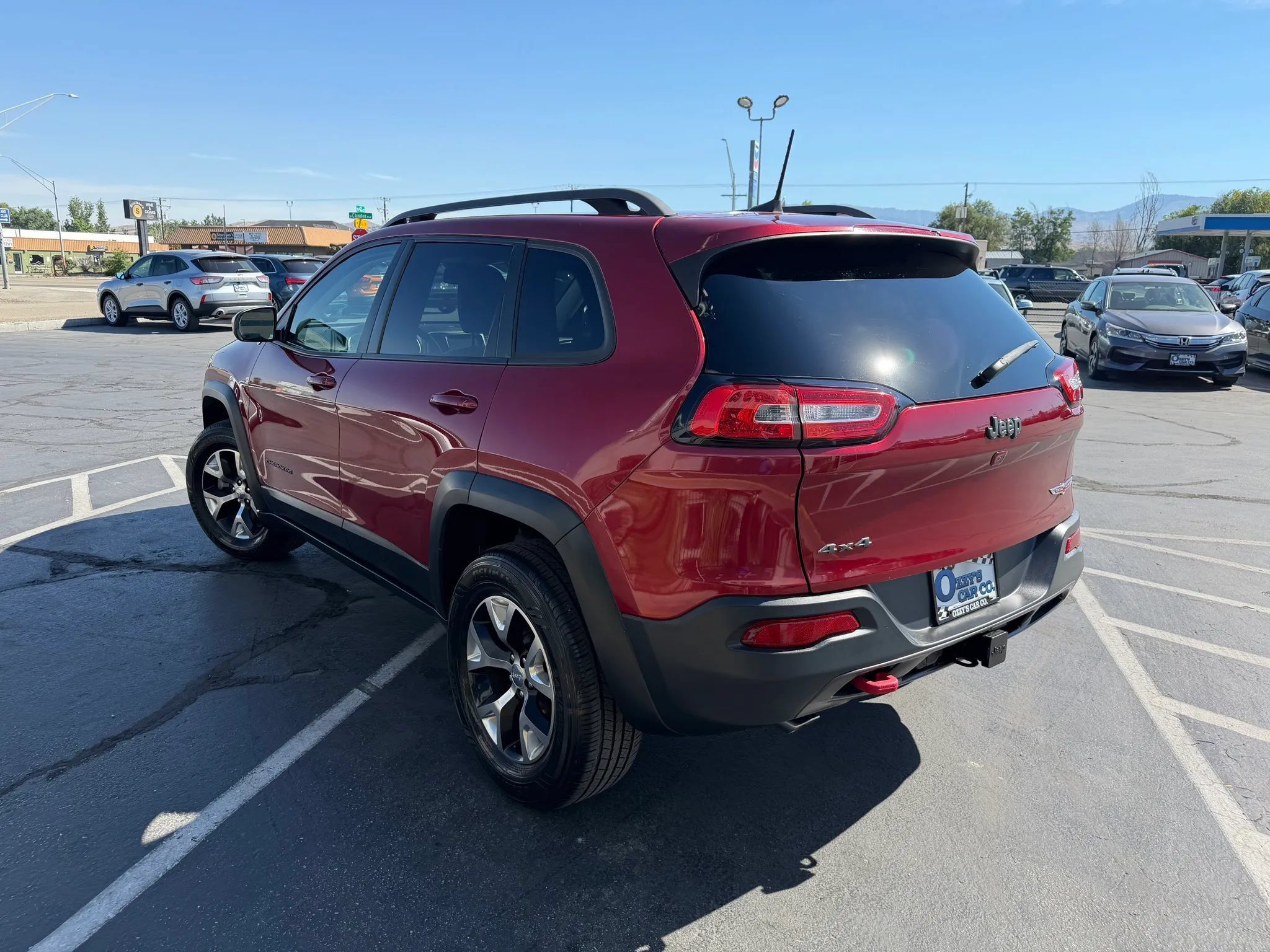 Used 2017 Jeep Cherokee Trailhawk w/ Cold Weather Group AWD/4WD image 5