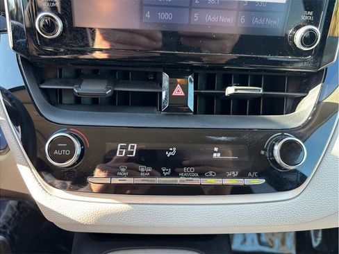 Used 2020 Toyota Corolla LE image 26