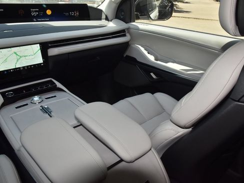 New 2026 Lincoln Navigator L Reserve AWD/4WD image 18