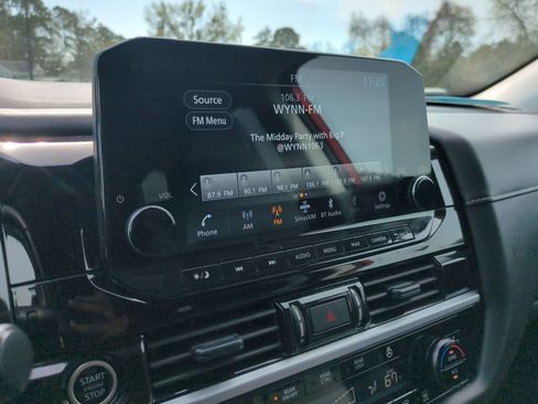 Used 2024 Nissan Pathfinder SL image 13