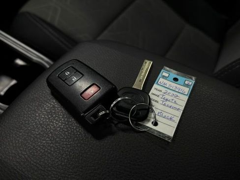 Used 2022 Toyota Tacoma TRD Sport image 30