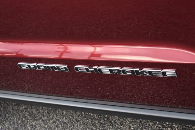 Used 2021 Jeep Grand Cherokee Limited AWD/4WD image 13