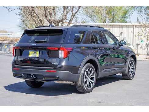 Used 2025 Ford Explorer ST-Line AWD/4WD image 3