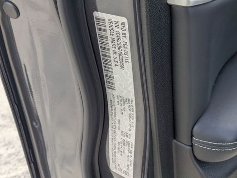 Used 2025 Jeep Grand Cherokee Limited RWD image 28
