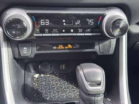 Used 2024 Toyota RAV4 SE image 27