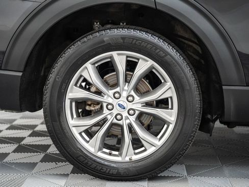 Used 2023 Ford Explorer XLT w/ Equipment Group 202A AWD/4WD image 21
