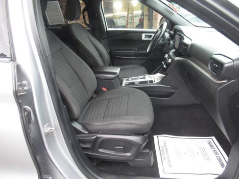 Used 2020 Ford Explorer XLT w/ Comfort Package AWD/4WD image 5