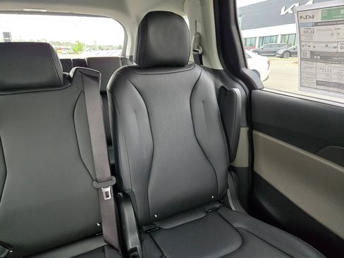 New 2026 Kia Carnival EX image 14