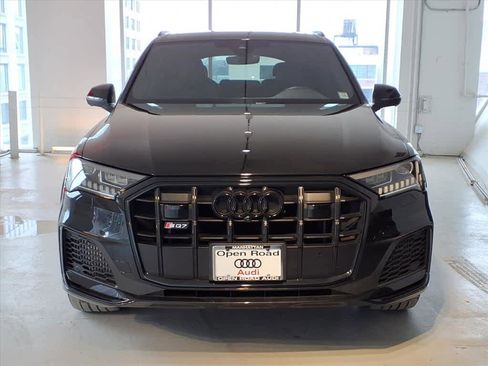 Used 2023 Audi SQ7 Premium Plus w/ Executive Package image 2