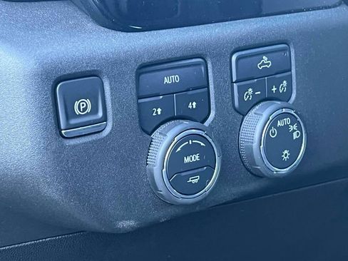 Used 2025 Chevrolet Silverado 1500 LT AWD/4WD image 20