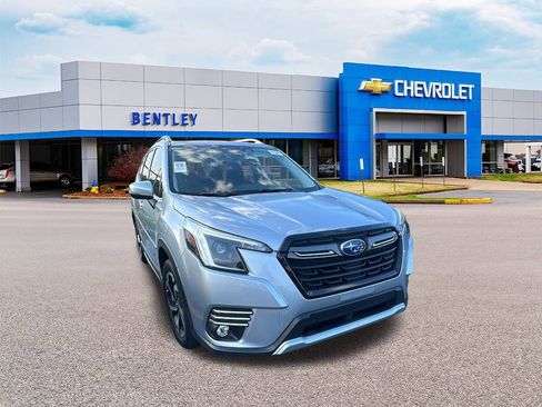 Used 2022 Subaru Forester Touring image 2