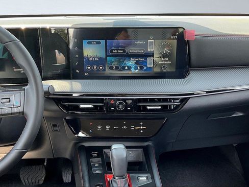 New 2025 Nissan Kicks SR image 7